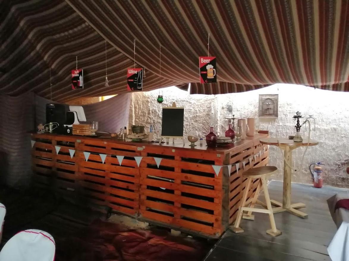 Camp Mars Hotel Дуз Екстериор снимка