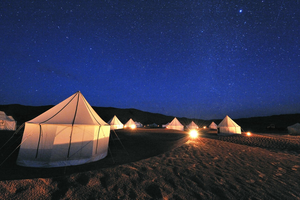 Camp Mars Hotel Дуз Екстериор снимка