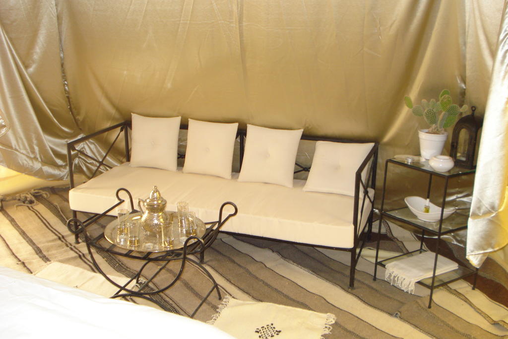 Camp Mars Hotel Дуз Стая снимка