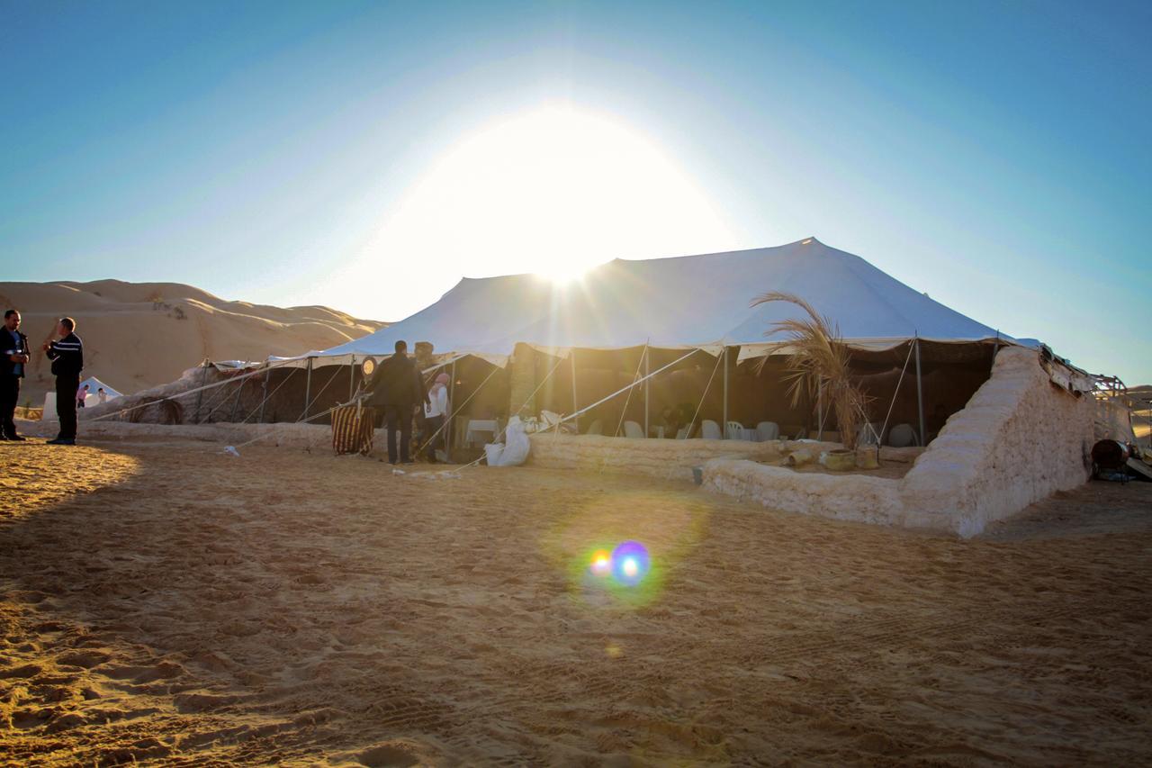 Camp Mars Hotel Дуз Екстериор снимка