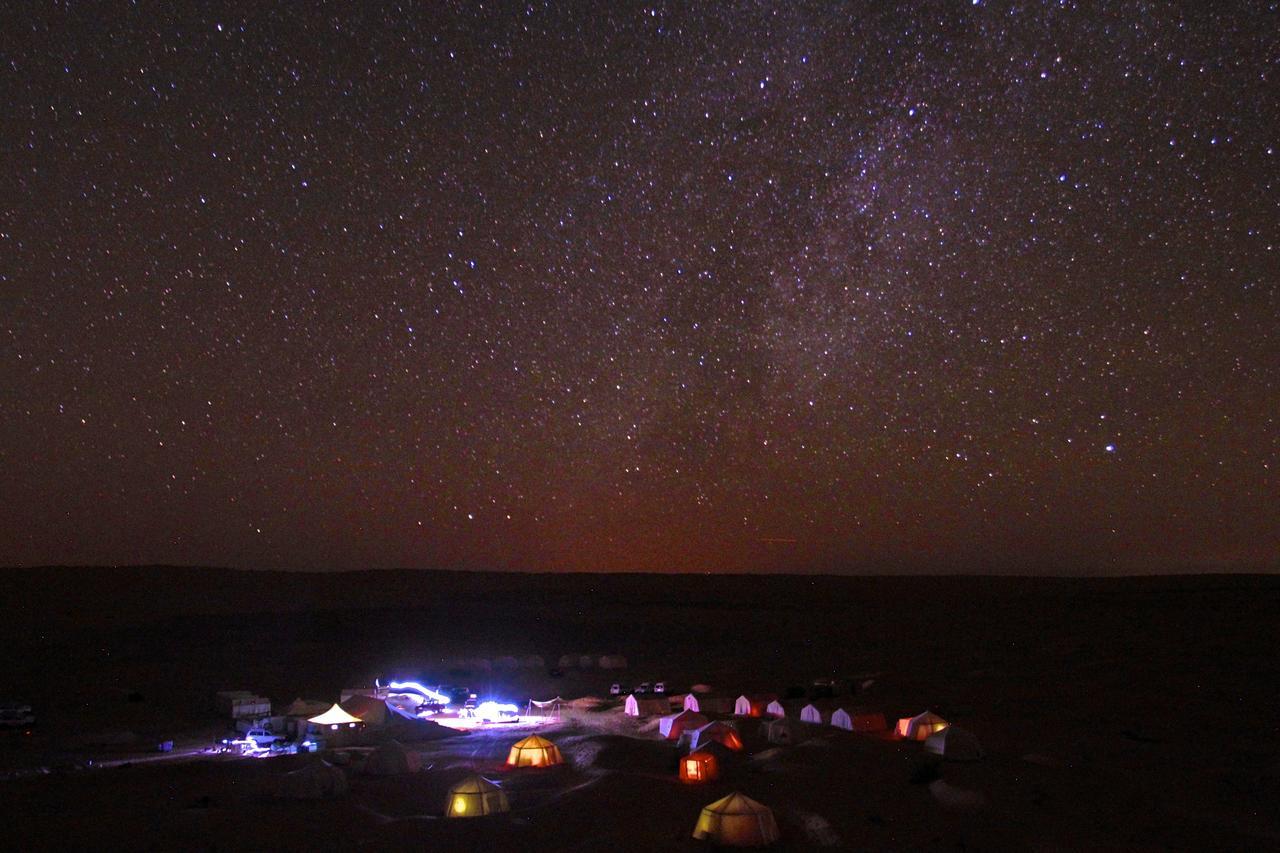 Camp Mars Hotel Дуз Екстериор снимка