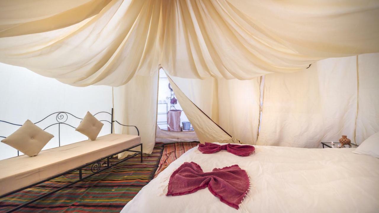 Camp Mars Hotel Дуз Екстериор снимка