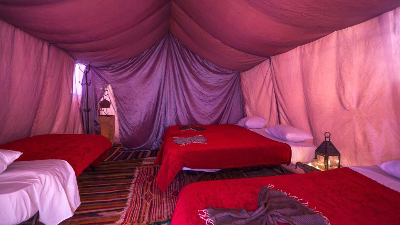 Camp Mars Hotel Дуз Екстериор снимка